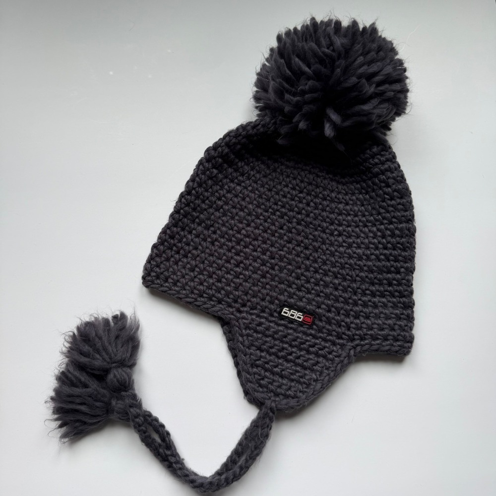 686 Beanie Y2K Knit Hat Ear Flaps Tassels Pom Gray Logo Winter Snowboard Ski